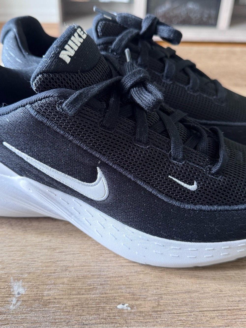 Nike Black & White Cushioned Mesh Trainers - Picture 11 of 14